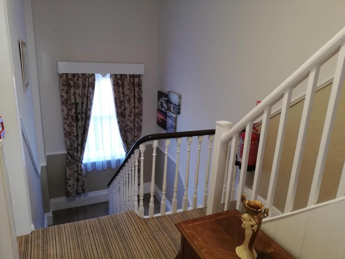 סקארבורו Esplanade Gardens B&B מראה חיצוני תמונה